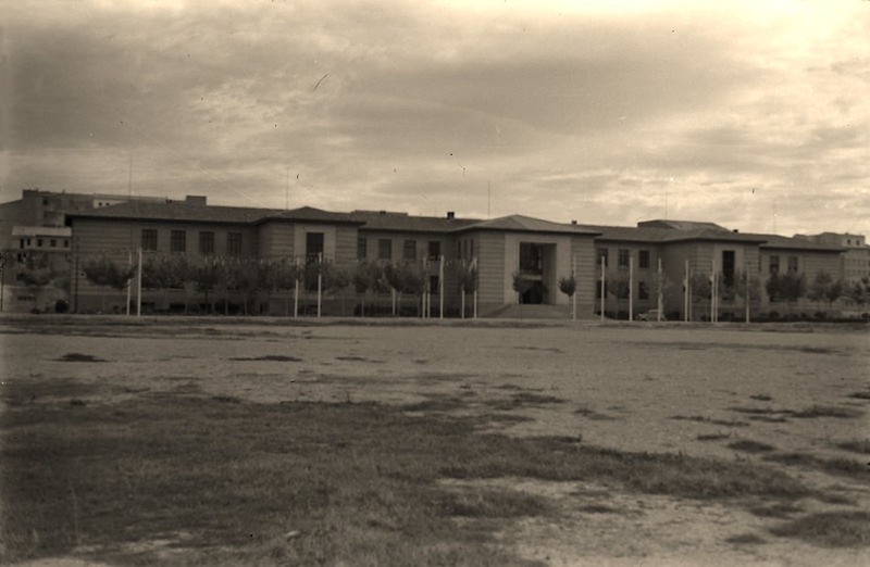 Fachada de la Facultad de Filosofía y Letras en 1952